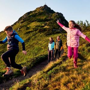 lebensfreude-bei-familienwanderung-wagrain-kleinarl-armin-walcher_49692555973_o.jpg