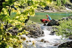 Familie beim Wandern